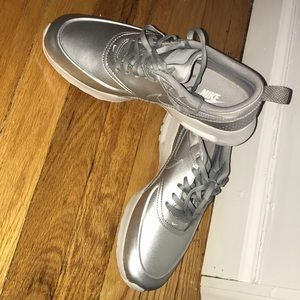 NIKE AIR MAX THEA - SILVER